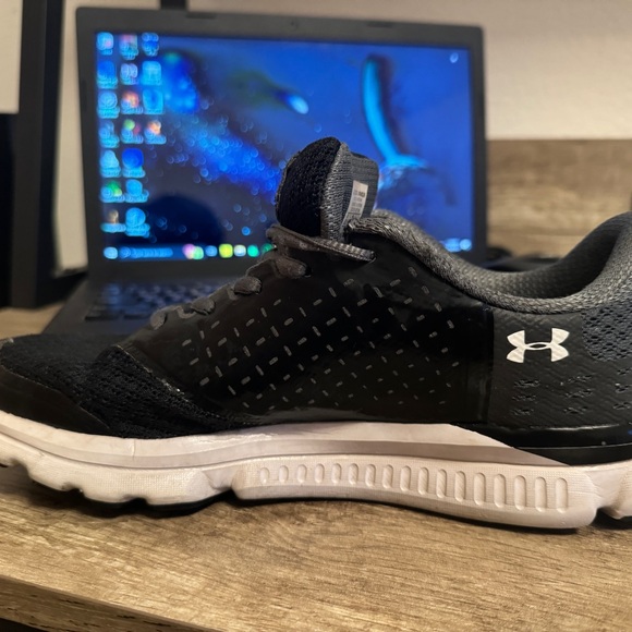 Women’s sneakers - Picture 2 of 3